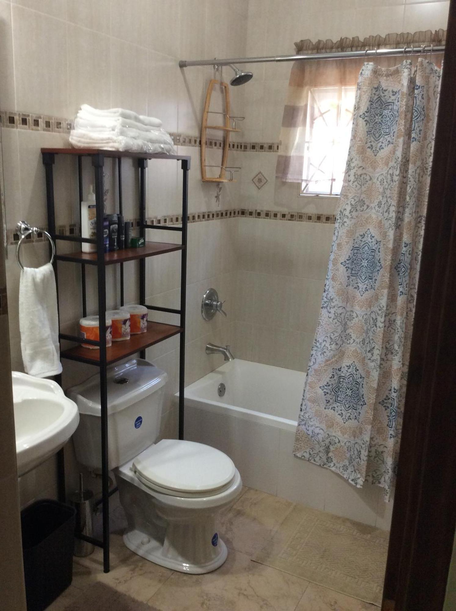 Le Quad - One Bedroom & Studio Apt - Private, Spacious & Secured Kingston Exterior photo
