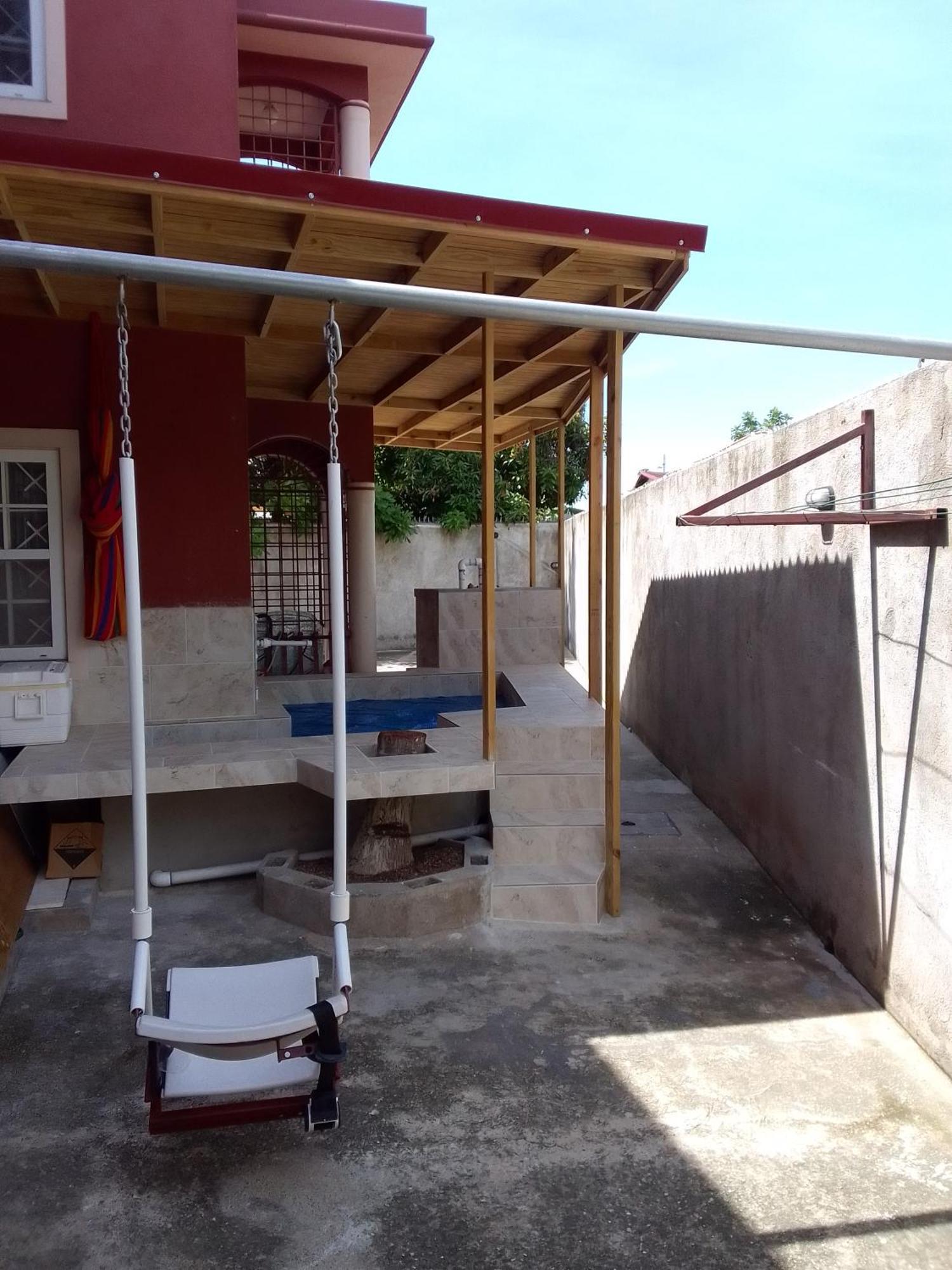 Le Quad - One Bedroom & Studio Apt - Private, Spacious & Secured Kingston Exterior photo