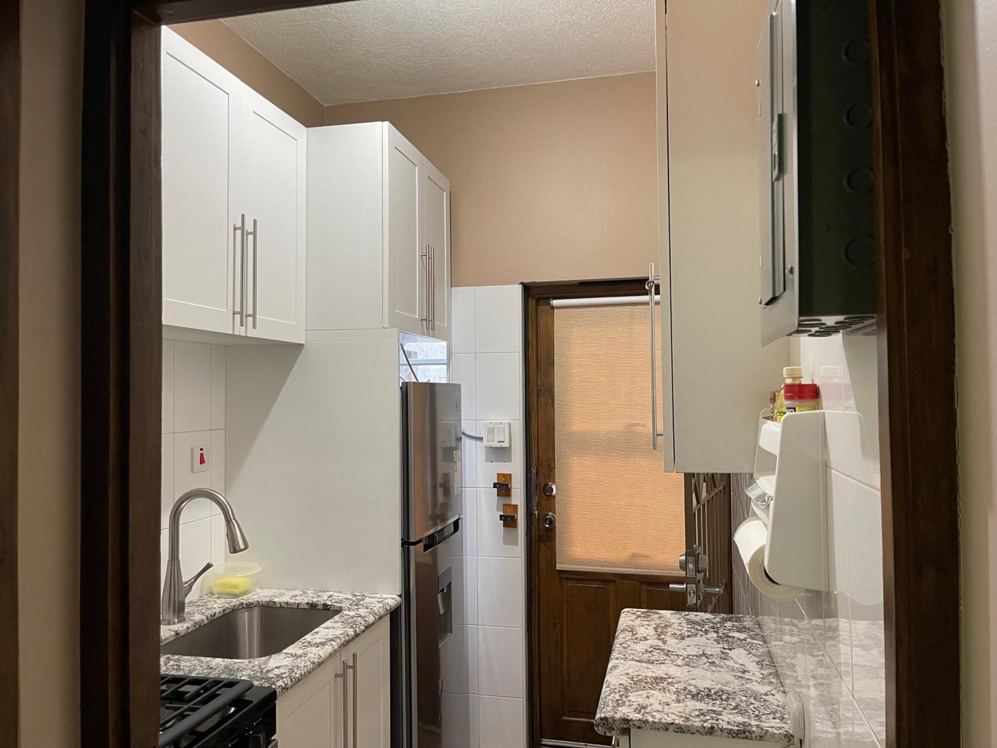 Le Quad - One Bedroom & Studio Apt - Private, Spacious & Secured Kingston Exterior photo